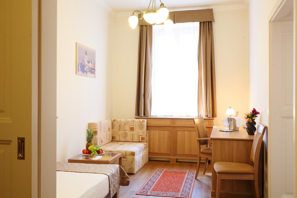 Hotel Historia & Historante Veszprém Oda fotoğraf